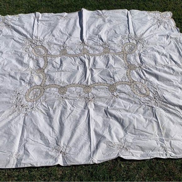 Table cloth - Picture 1 of 11